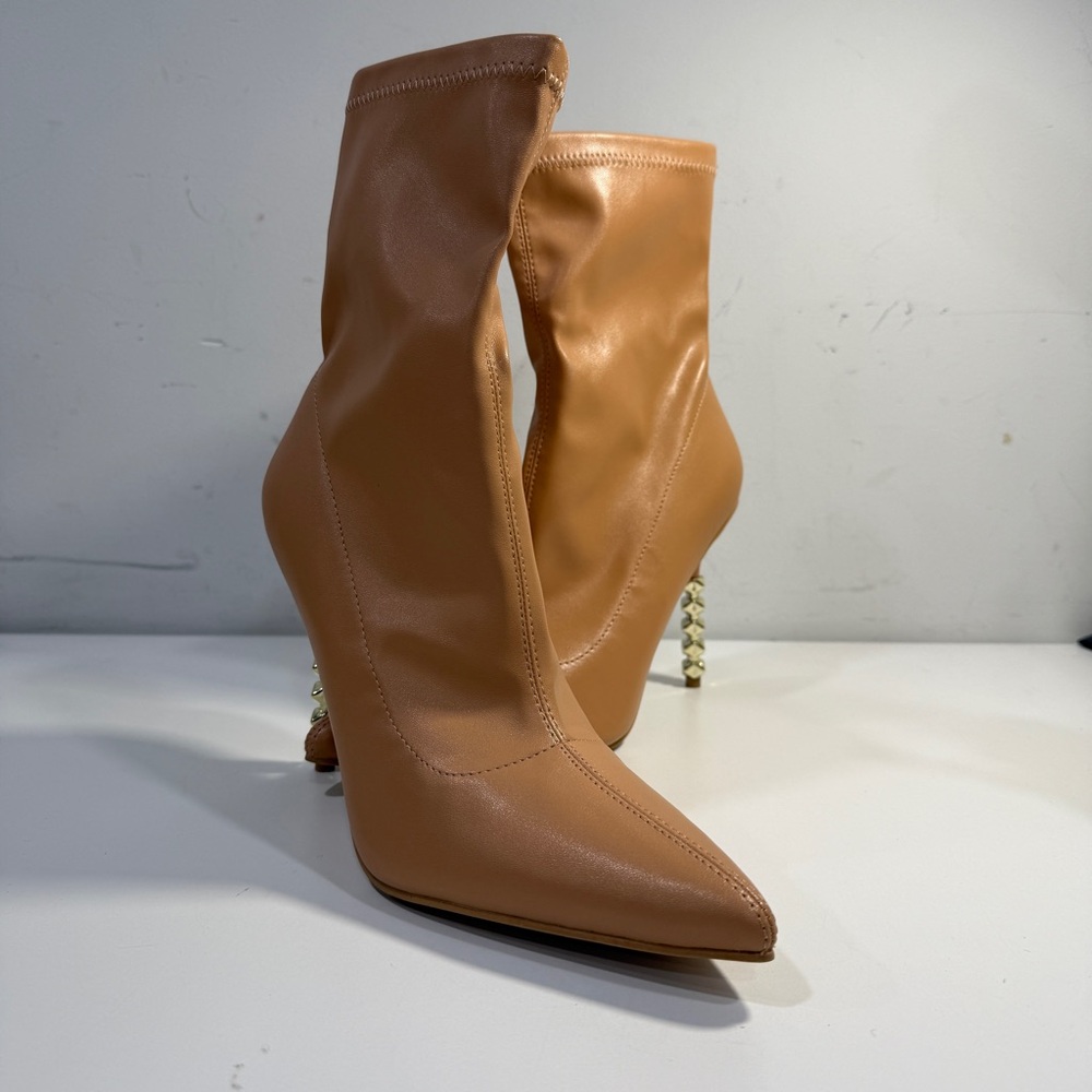Cape Robbin Heels Beige Tan Pointed Toe Gold Ankle Booties Boots Vice Size 8.5 - Picture 7 of 14